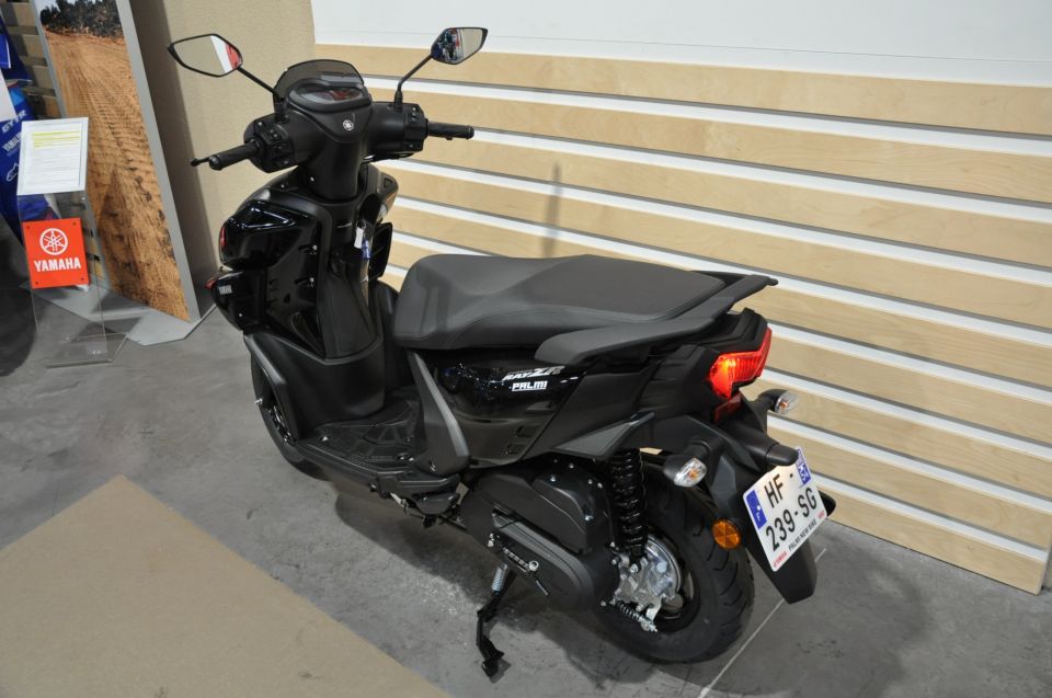 YAMAHA RayZR 125 10