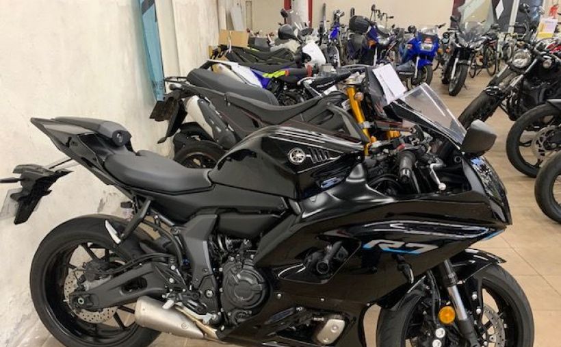 YAMAHA YZF-R7 0