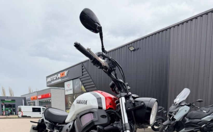 YAMAHA XSR 700 2