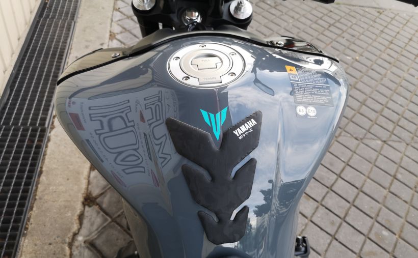 YAMAHA MT-09 4