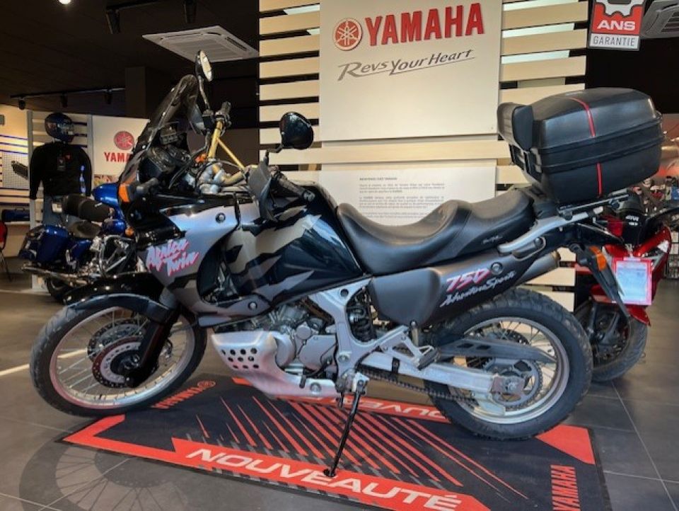 HONDA XRV 5