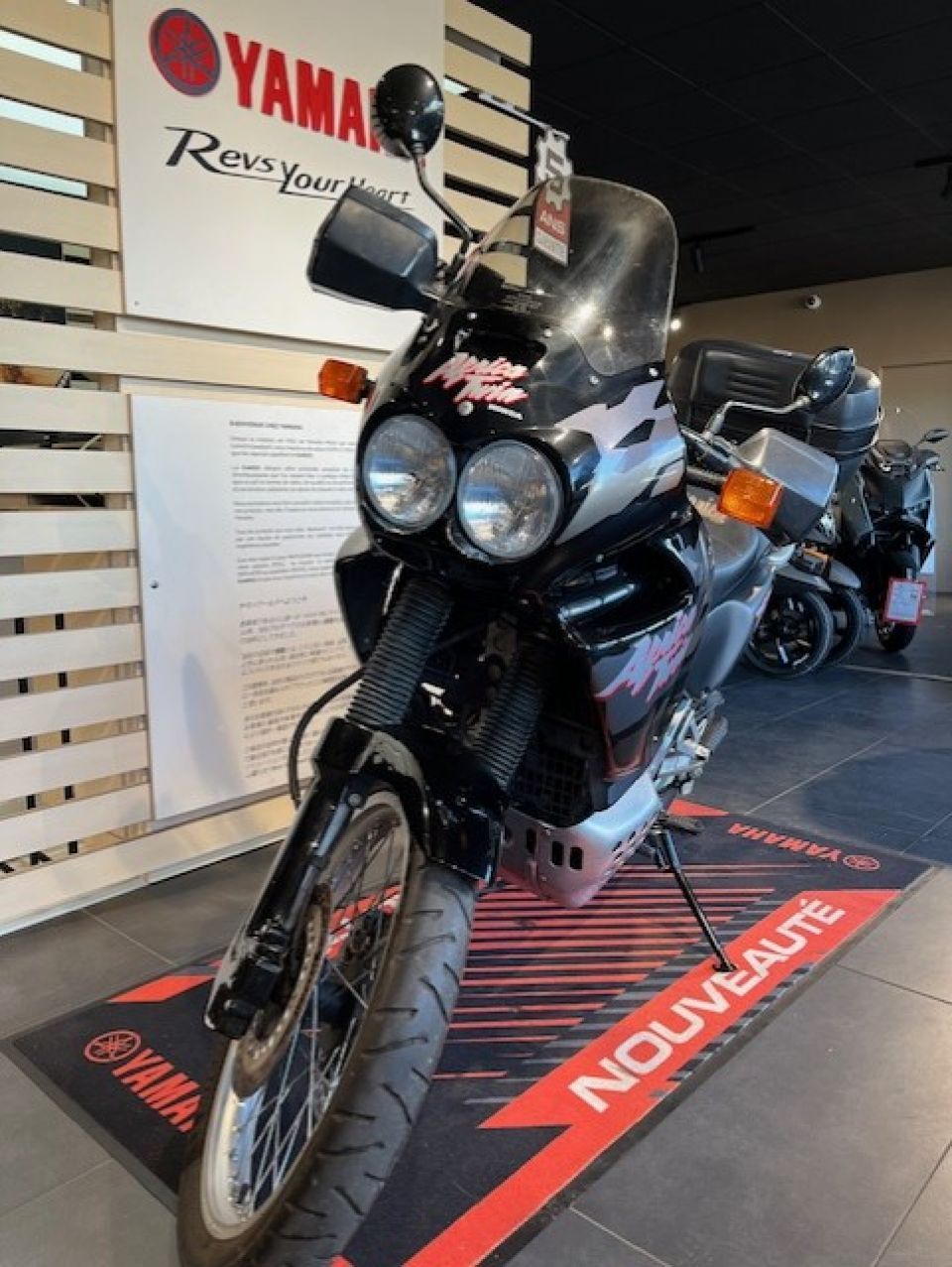 HONDA XRV 7