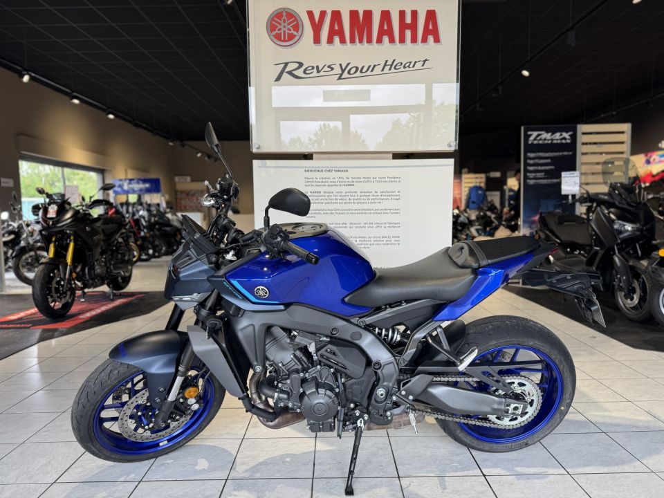 YAMAHA MT-09  Y-AMT 3