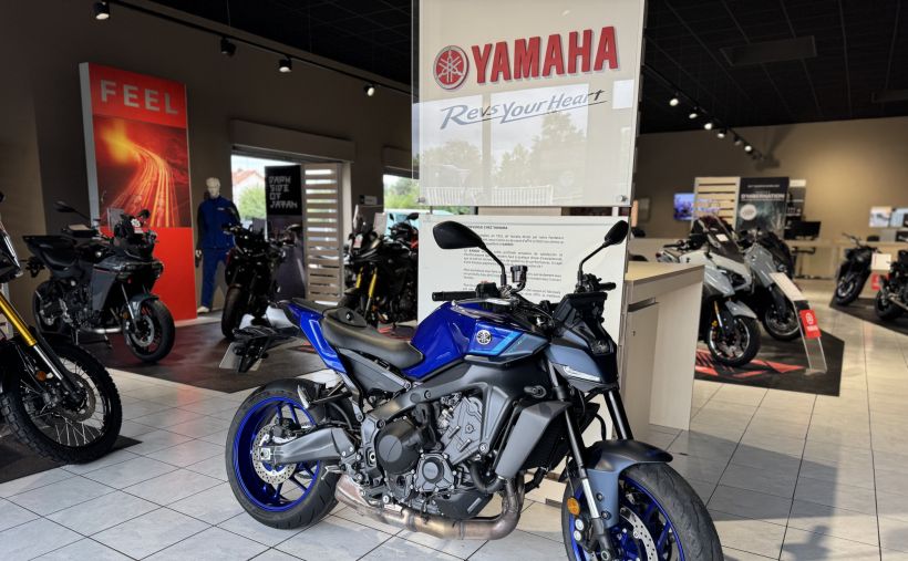 YAMAHA MT-09  Y-AMT 1