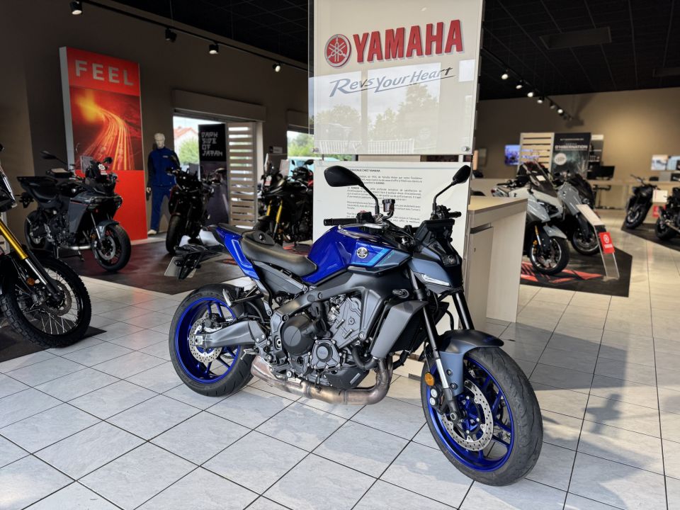 YAMAHA MT-09  Y-AMT 1