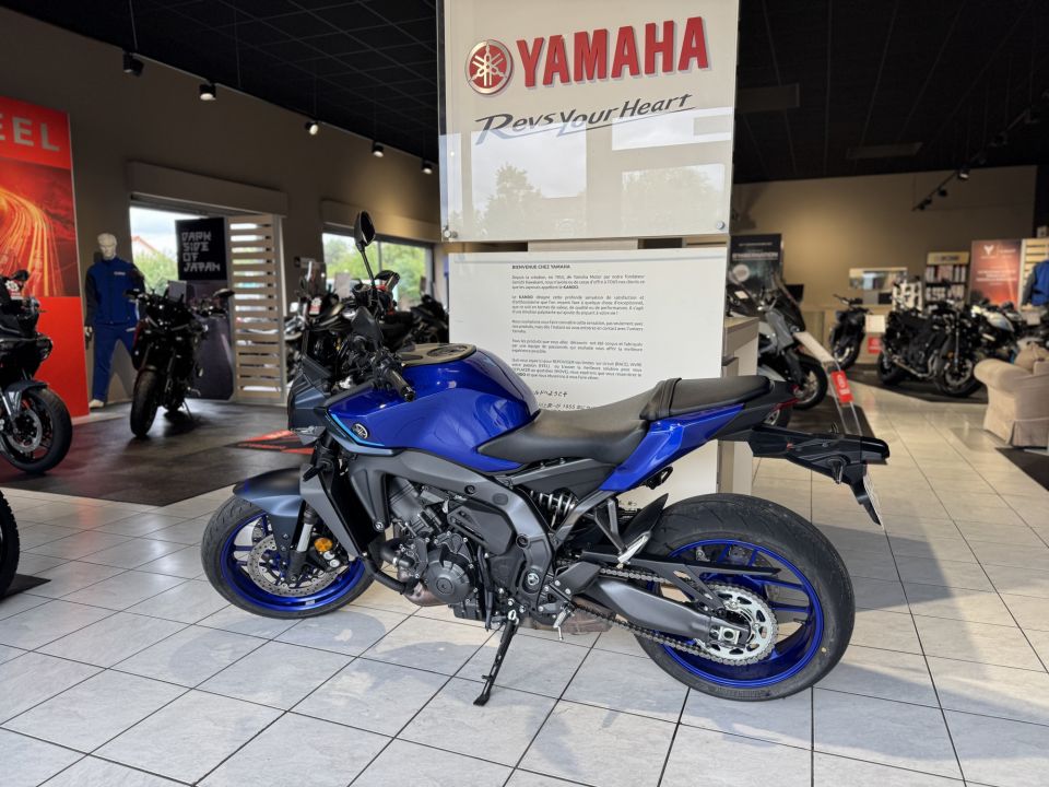 YAMAHA MT-09  Y-AMT 4