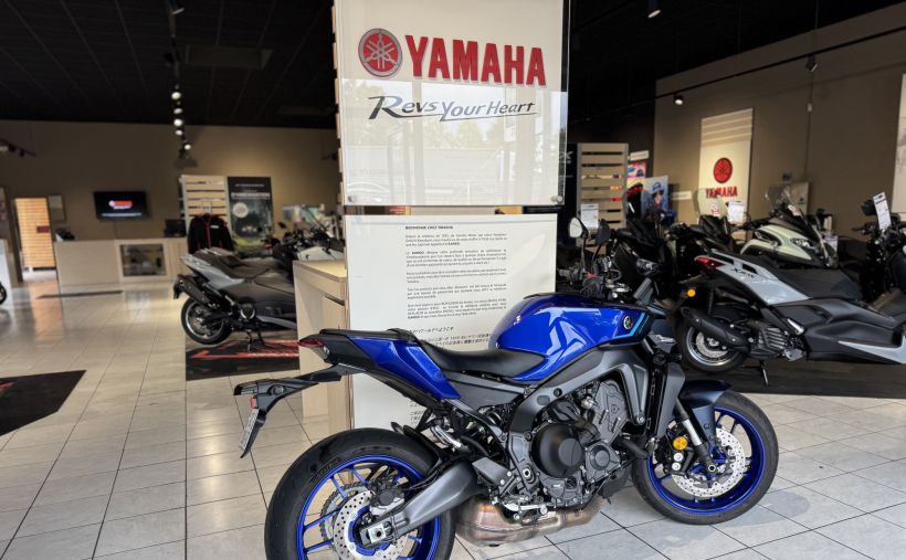 YAMAHA MT-09  Y-AMT 2