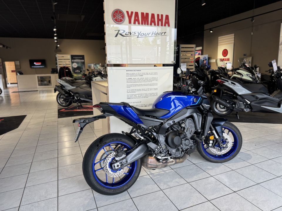 YAMAHA MT-09  Y-AMT 2