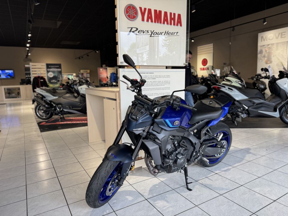 YAMAHA MT-09  Y-AMT 5