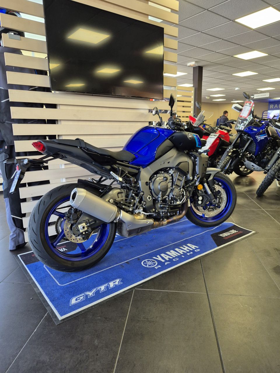YAMAHA MT-10 2