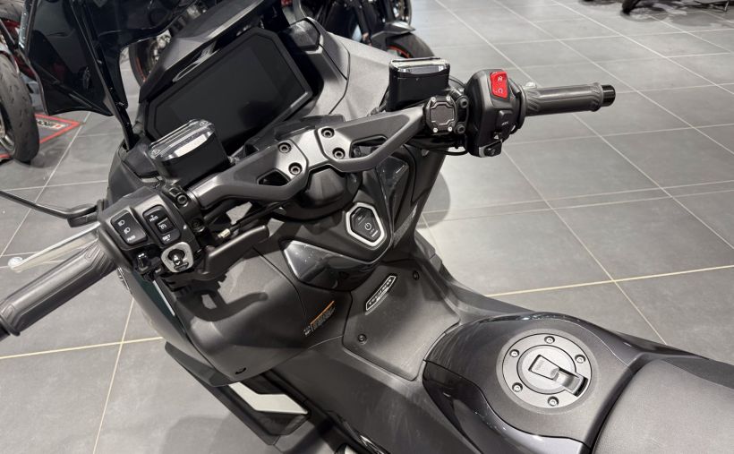 YAMAHA XP T-MAX 560 TECH MAX 2