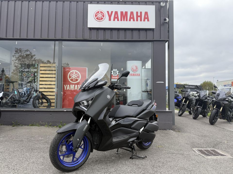 YAMAHA XMAX 300 3
