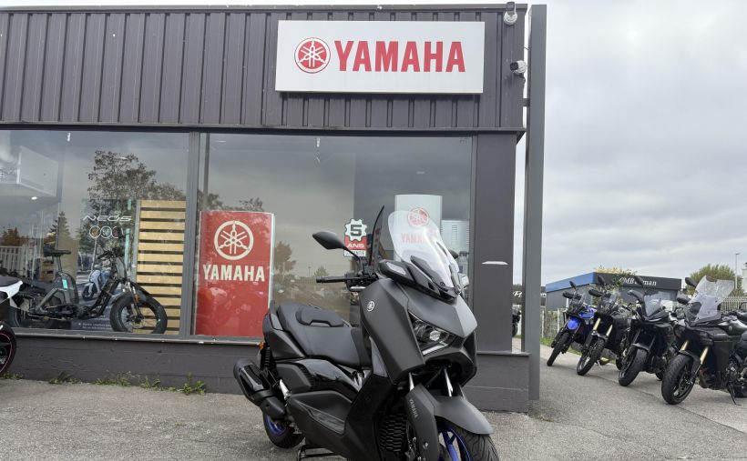 YAMAHA XMAX 300 0