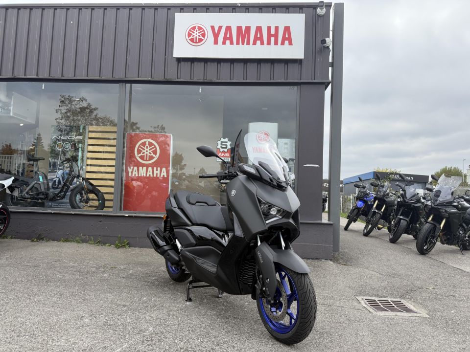 YAMAHA XMAX 300 0