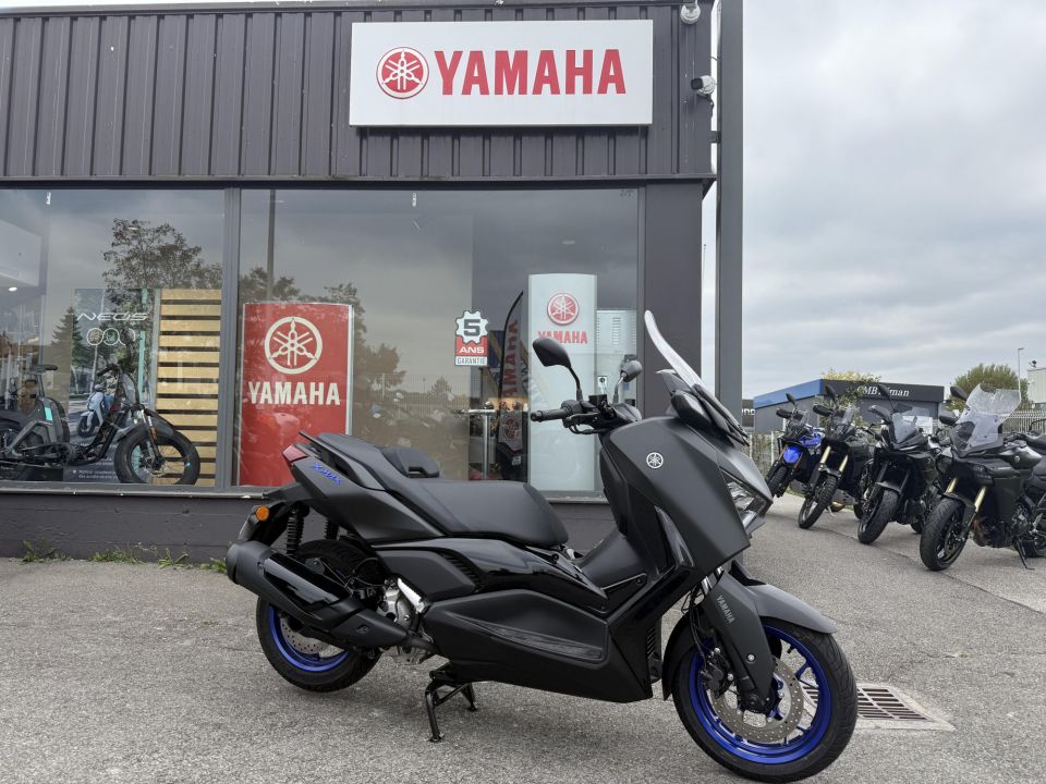 YAMAHA XMAX 300 2