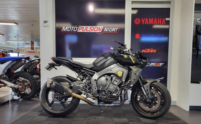 YAMAHA MT-10 3