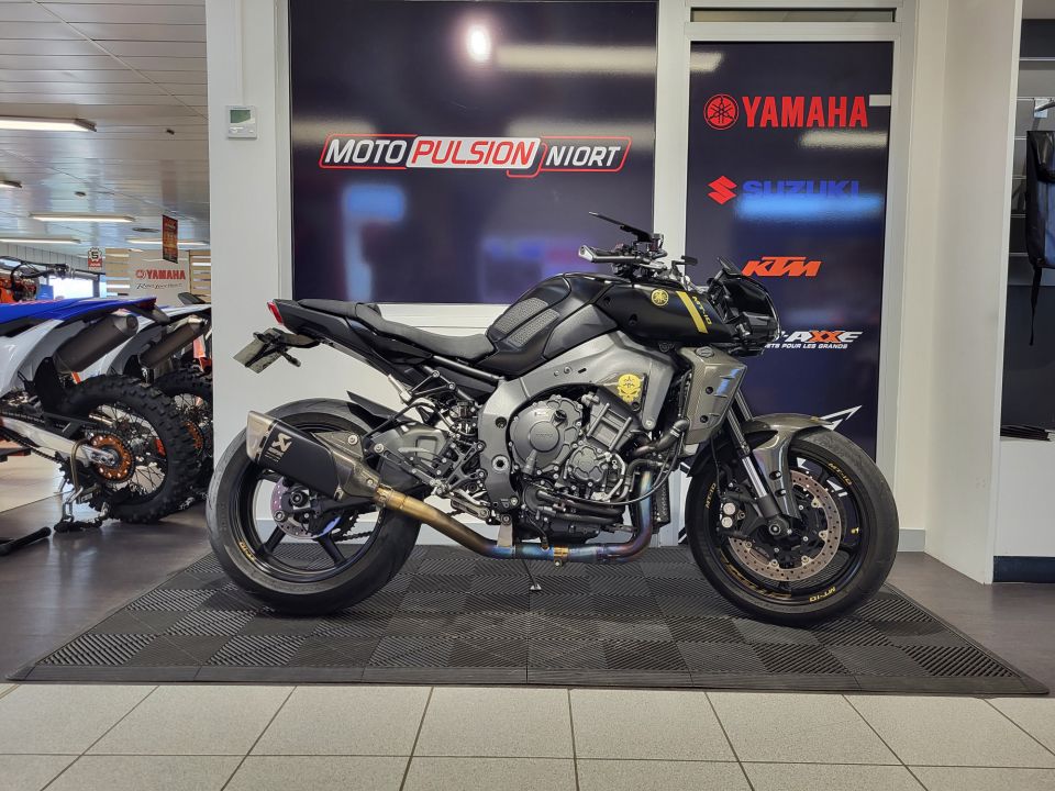 YAMAHA MT-10 3
