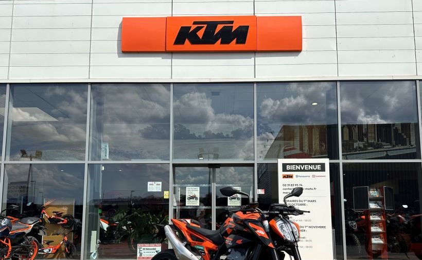 KTM 890 DUKE GP 1