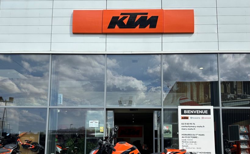 KTM 890 DUKE GP 3