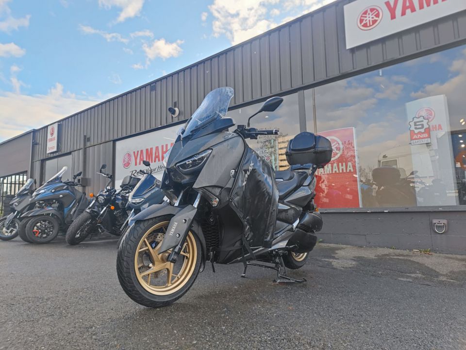 YAMAHA XMAX 300 Tech Max 1