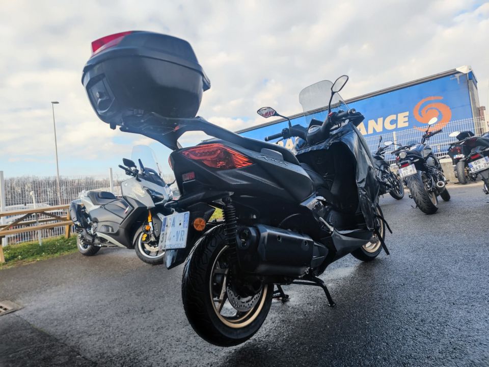 YAMAHA XMAX 300 Tech Max 2