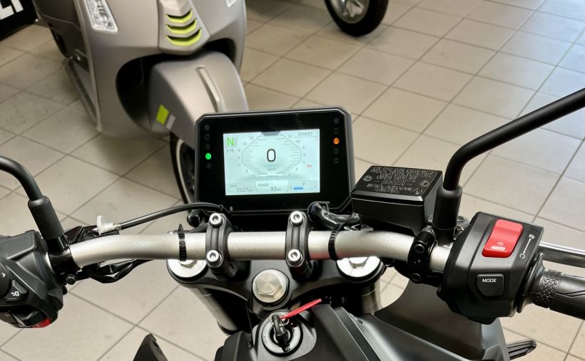 YAMAHA MT-07 (47.5CV) 4