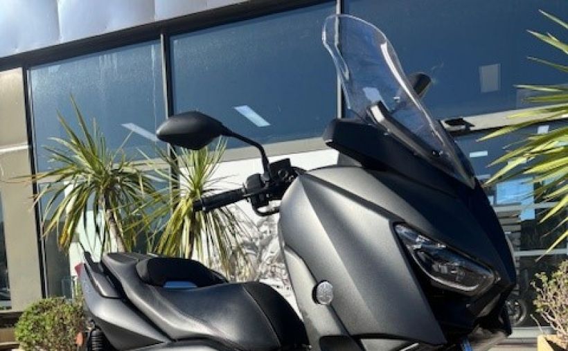 YAMAHA XMAX 300 1