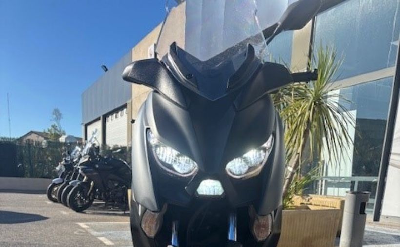 YAMAHA XMAX 300 2