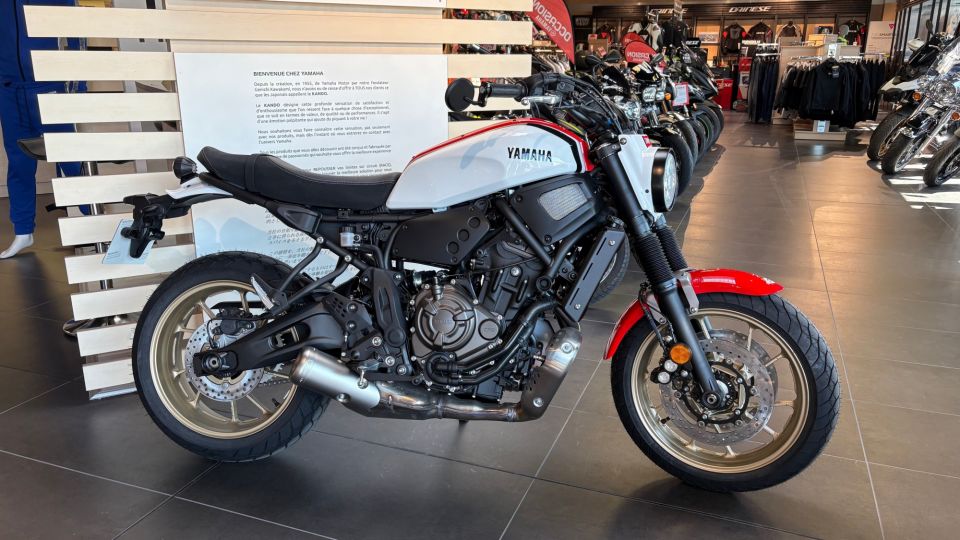 YAMAHA XSR 700 ABS 1