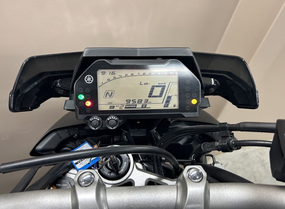 YAMAHA MT-10 3