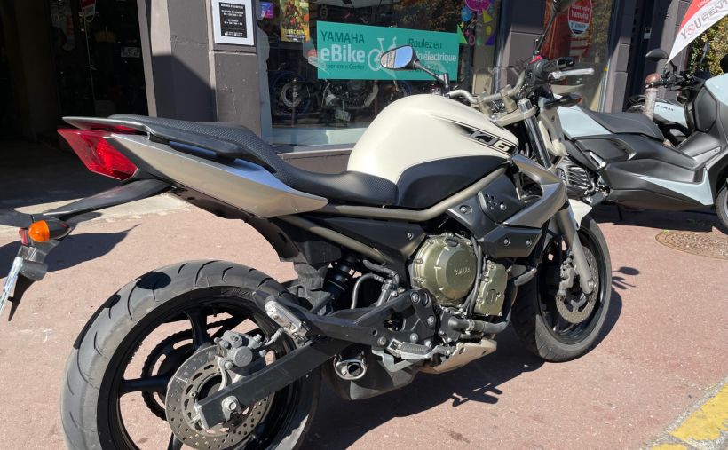 YAMAHA XJ6 2