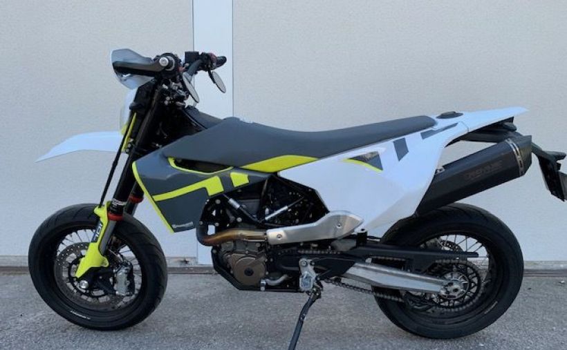 HUSQVARNA 701 SUPERMOTO 1