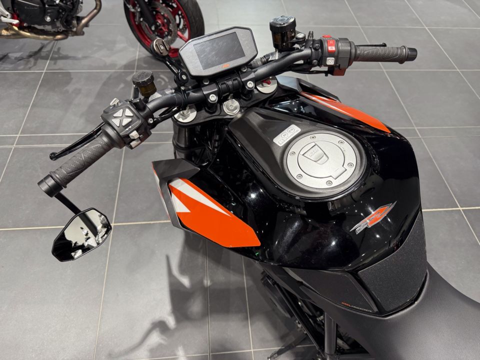 KTM 1290 SUPER DUKE R 10