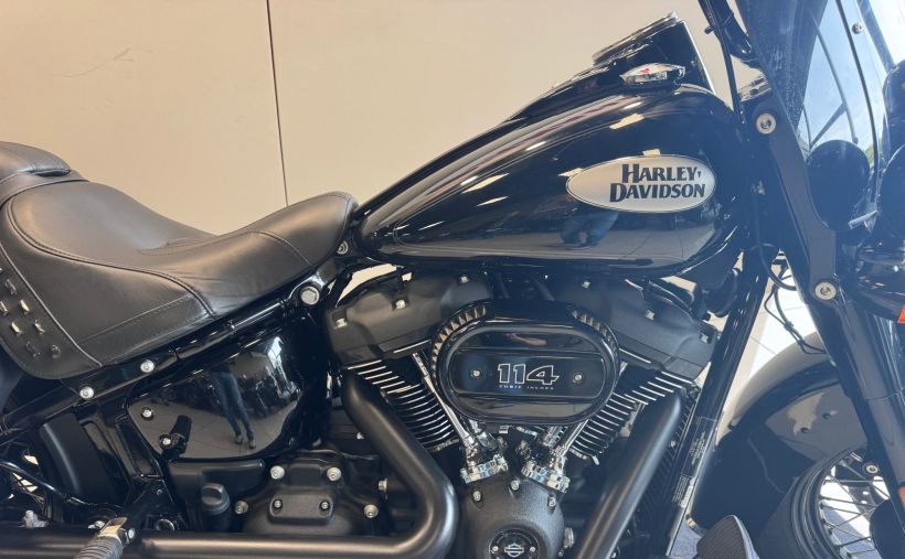 HARLEY-DAVIDSON SOFTAIL HERITAGE 1870 CLASSIC FLHC 114 12