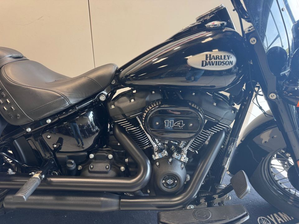 HARLEY-DAVIDSON SOFTAIL HERITAGE 1870 CLASSIC FLHC 114 12