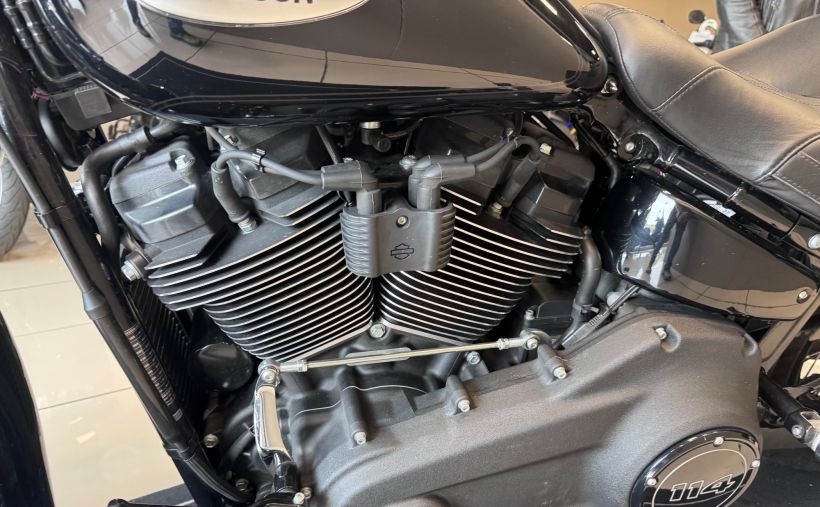 HARLEY-DAVIDSON SOFTAIL HERITAGE 1870 CLASSIC FLHC 114 14