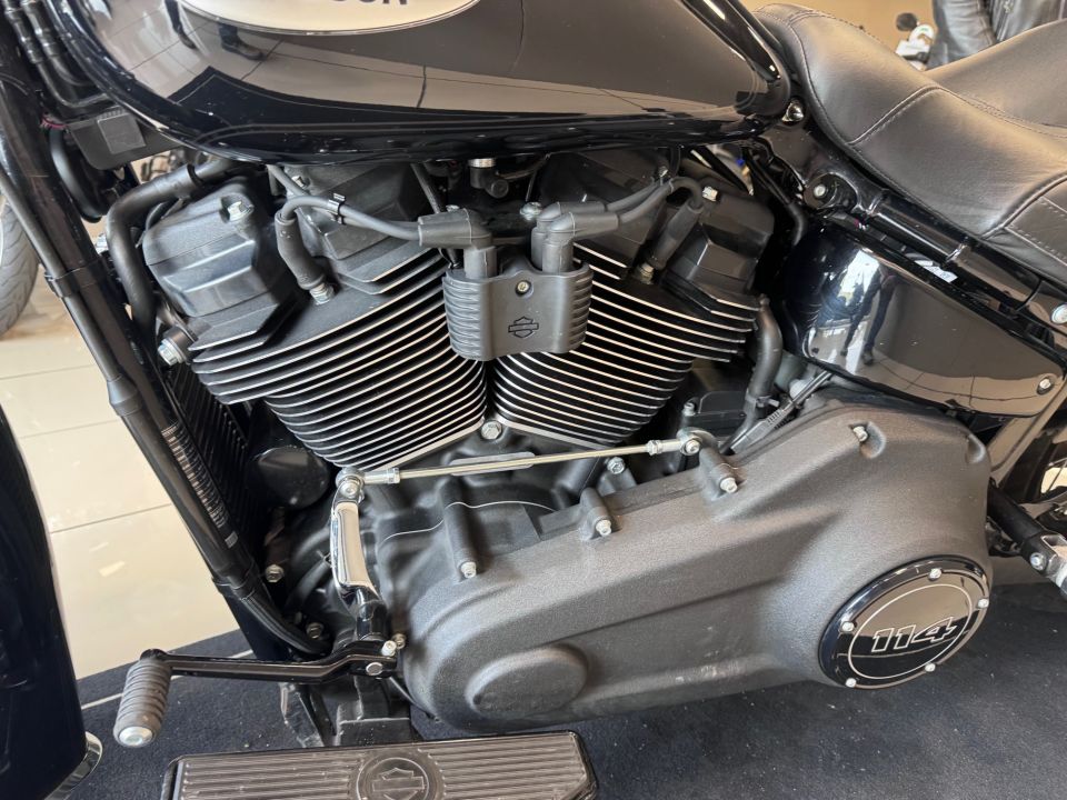 HARLEY-DAVIDSON SOFTAIL HERITAGE 1870 CLASSIC FLHC 114 14