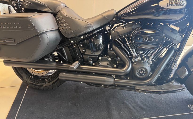 HARLEY-DAVIDSON SOFTAIL HERITAGE 1870 CLASSIC FLHC 114 18