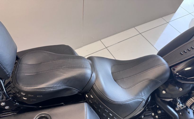 HARLEY-DAVIDSON SOFTAIL HERITAGE 1870 CLASSIC FLHC 114 20