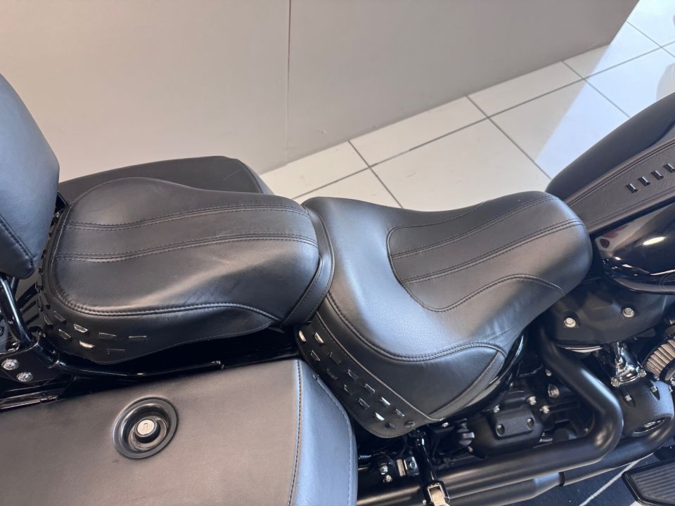 HARLEY-DAVIDSON SOFTAIL HERITAGE 1870 CLASSIC FLHC 114 20