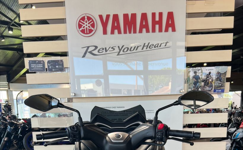 YAMAHA XMAX 125 9