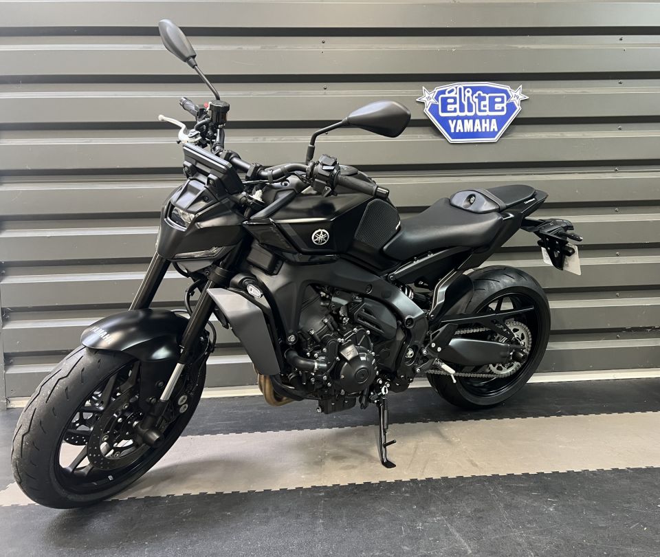 YAMAHA MT-09  Y-AMT 3