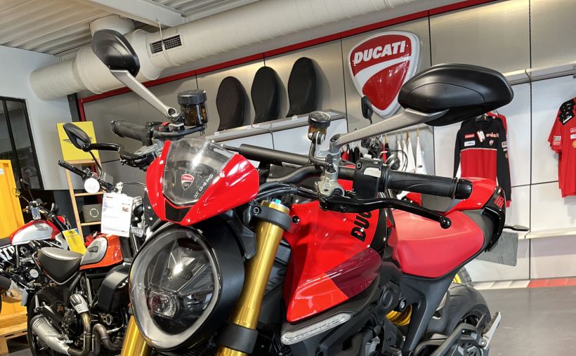 DUCATI MONSTER DARK 0