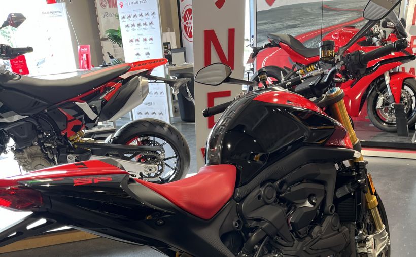 DUCATI MONSTER DARK 1