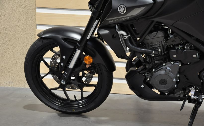 YAMAHA MT-03 300 9