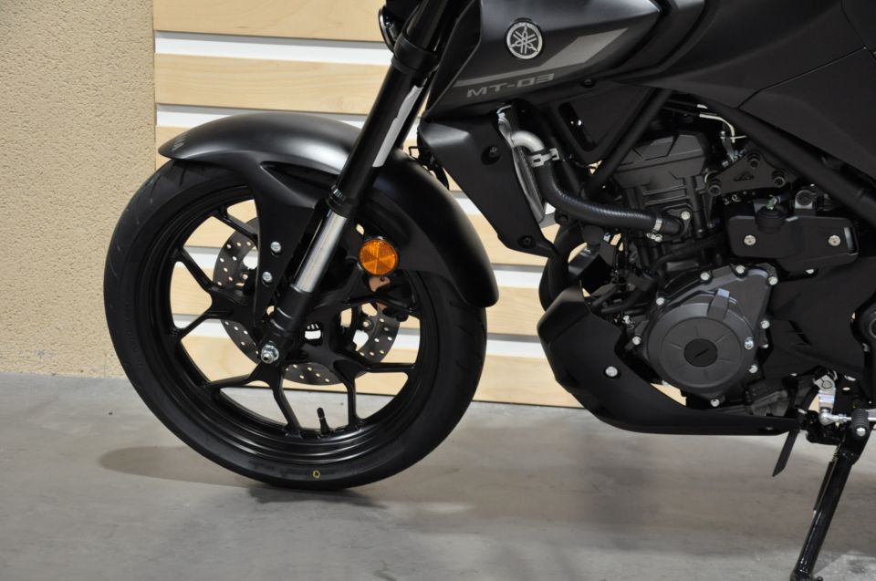 YAMAHA MT-03 300 9