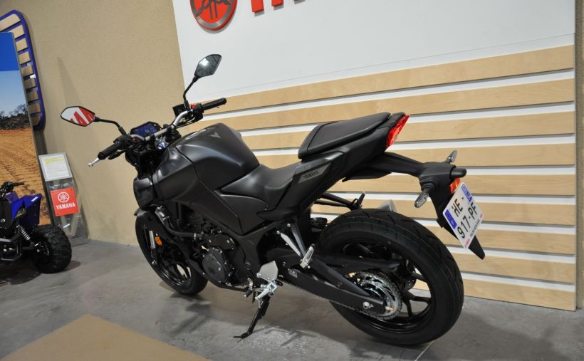 YAMAHA MT-03 300 10