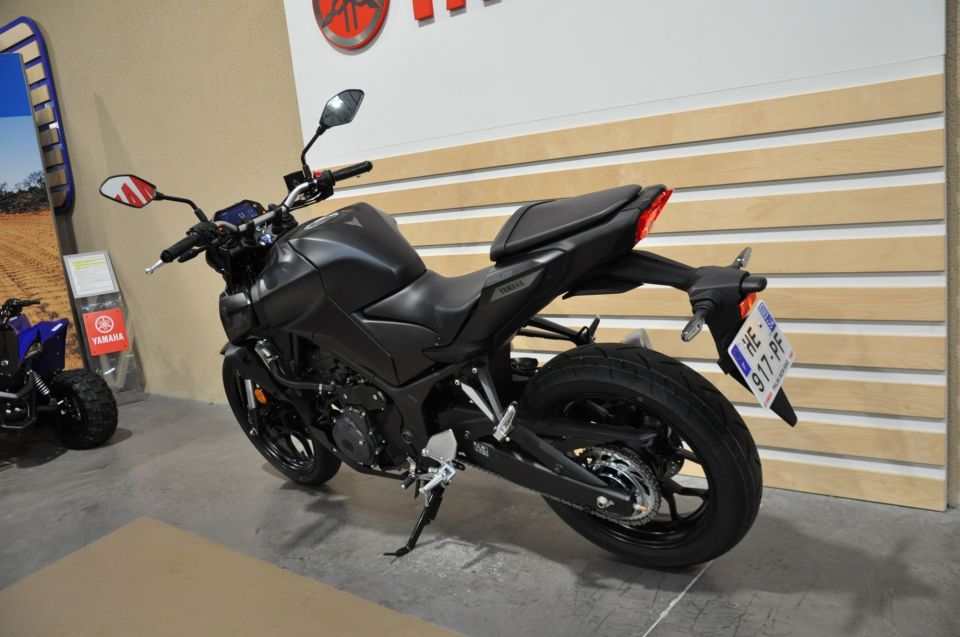 YAMAHA MT-03 300 10