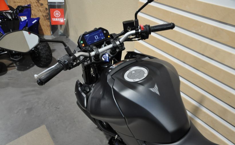 YAMAHA MT-03 300 11