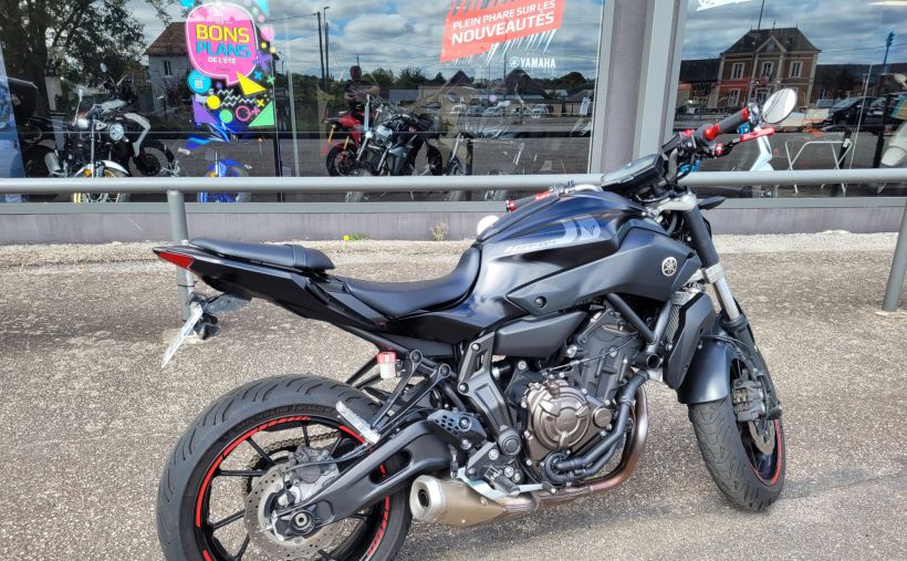 YAMAHA MT-07 (47.5CV) 3